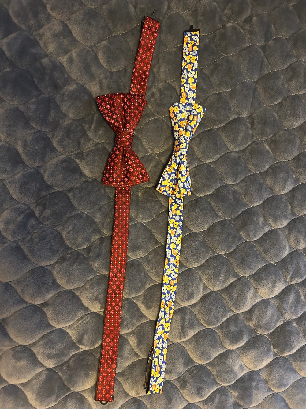 Pair of patterned self tie bow ties